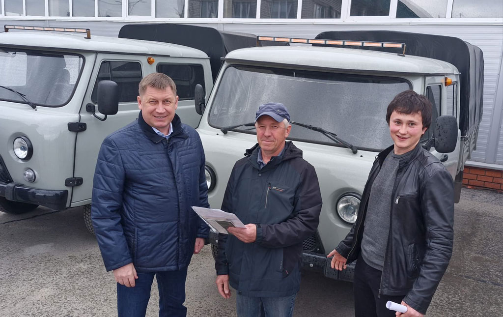 Вручение новых автомобилей